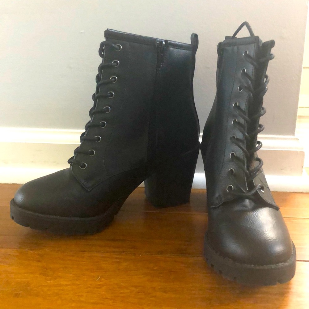 Chunky combat boots NWOT